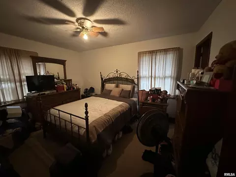 Bedroom - 1208 Roberta Dr, Murphysboro, IL 62966 photo 1 of 3