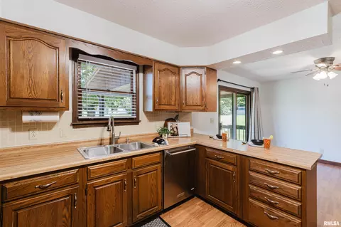 Kitchen - 7468 Norris Dr, Marion, IL 62959 photo 4 of 4