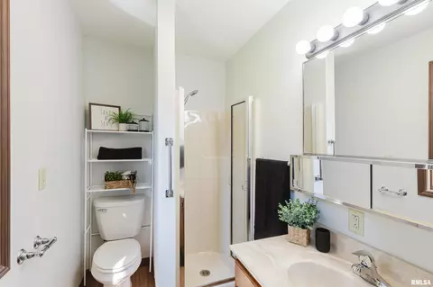 Bath - 7468 Norris Dr, Marion, IL 62959 photo 1 of 4