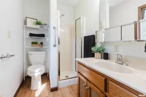 Bath - 7468 Norris Dr, Marion, IL 62959 photo 2 of 4
