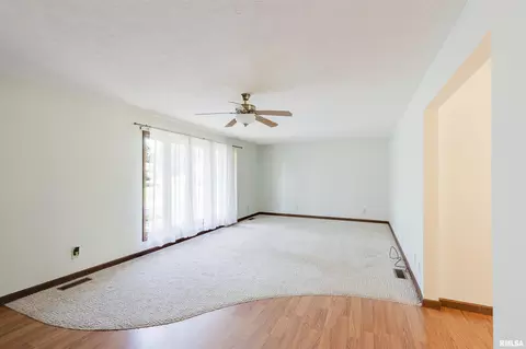 Living - 7468 Norris Dr, Marion, IL 62959 photo 1 of 3