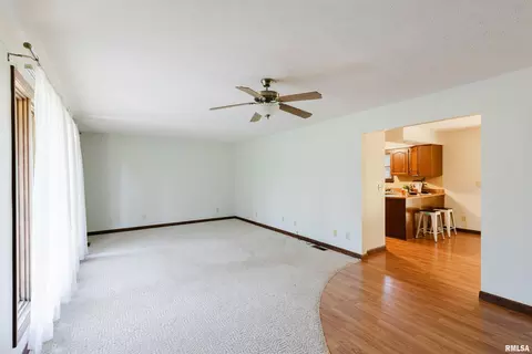 Living - 7468 Norris Dr, Marion, IL 62959 photo 2 of 3