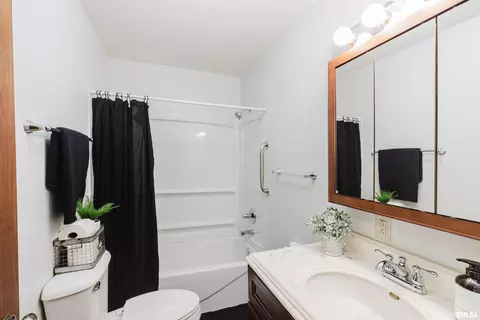 Bath - 7468 Norris Dr, Marion, IL 62959 photo 4 of 4