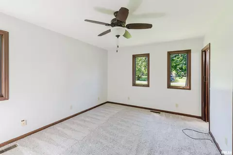 Bedroom - 7468 Norris Dr, Marion, IL 62959 photo 1 of 6