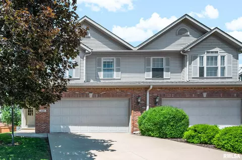 2329 W Kenfield Ct, Peoria, IL 61615