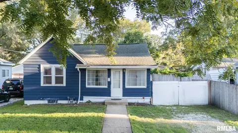 1416 Lake St, Pekin, IL 61554
