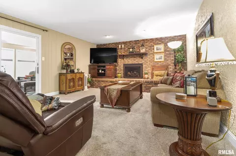 Living - 12797 Route 37 Rte, Marion, IL 62959 photo 2 of 3