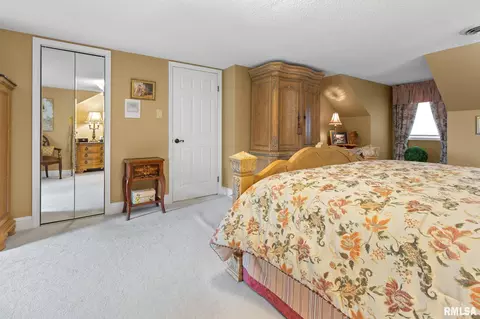 Bedroom - 12797 Route 37 Rte, Marion, IL 62959 photo 6 of 10