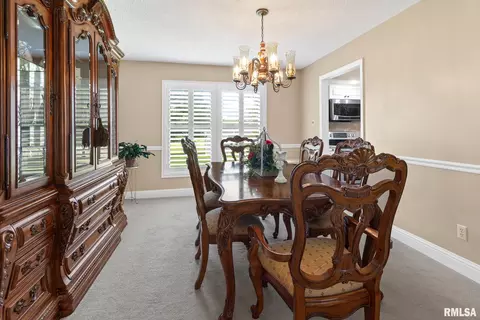 Dining - 12797 Route 37 Rte, Marion, IL 62959 photo 1 of 2