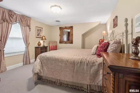 Bedroom - 12797 Route 37 Rte, Marion, IL 62959 photo 3 of 10