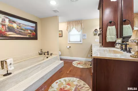 Bath - 12797 Route 37 Rte, Marion, IL 62959 photo 2 of 5
