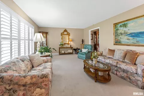 Living - 12797 Route 37 Rte, Marion, IL 62959 photo 1 of 3