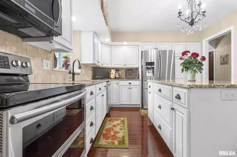 Kitchen - 12797 Route 37 Rte, Marion, IL 62959 photo 2 of 4