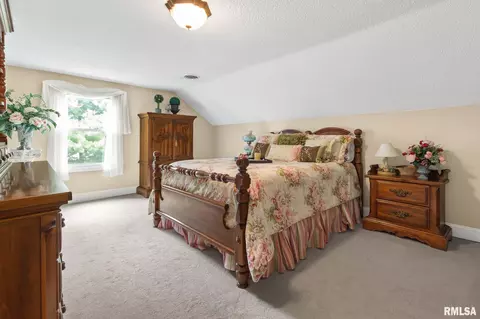 Bedroom - 12797 Route 37 Rte, Marion, IL 62959 photo 1 of 10