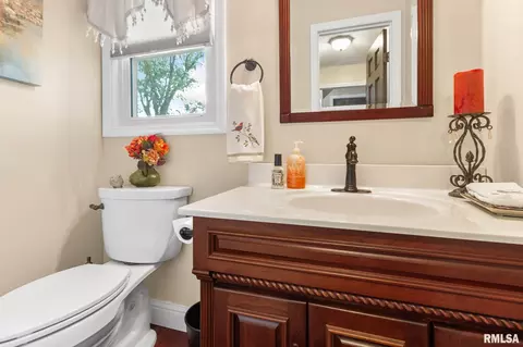 Bath - 12797 Route 37 Rte, Marion, IL 62959 photo 1 of 5
