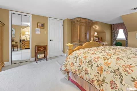 Bedroom - 12797 Route 37 Rte, Marion, IL 62959 photo 7 of 10