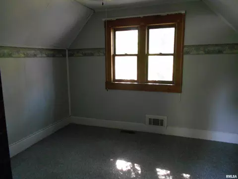 Bedroom - 309 E Franklin St, Macomb, IL 61455 photo 3 of 4