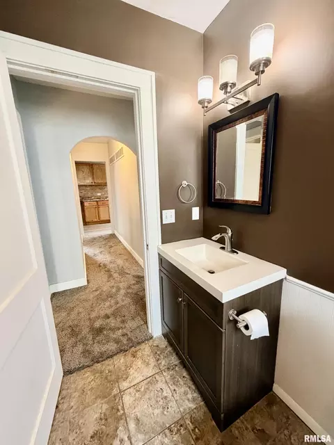 Bath - 508 N Callender St, Eureka, IL 61530 photo 2 of 2