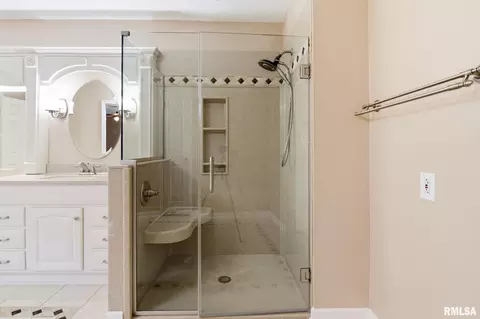 Bath - 1603 S Eugene Ln, Marion, IL 62959 photo 1 of 8