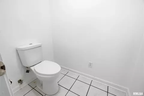 Bath - 1603 S Eugene Ln, Marion, IL 62959 photo 8 of 8