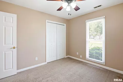 Bedroom - 1603 S Eugene Ln, Marion, IL 62959 photo 4 of 7