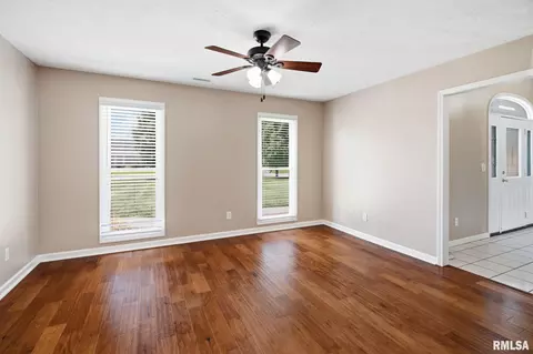 Living - 1603 S Eugene Ln, Marion, IL 62959 photo 1 of 6
