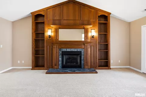 Living - 1603 S Eugene Ln, Marion, IL 62959 photo 4 of 6
