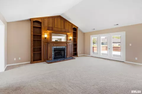 Living - 1603 S Eugene Ln, Marion, IL 62959 photo 2 of 6