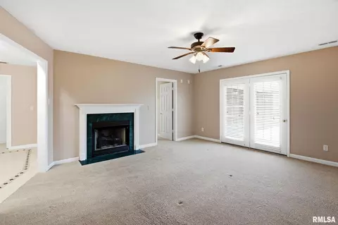 Living - 1603 S Eugene Ln, Marion, IL 62959 photo 6 of 6