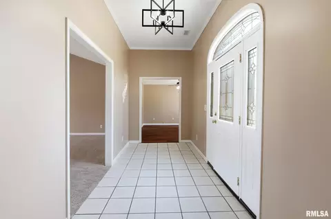 Entry Way - 1603 S Eugene Ln, Marion, IL 62959 photo 3 of 4