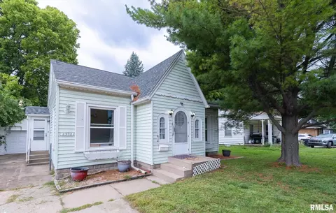 2502 Court St, Pekin, IL 61554