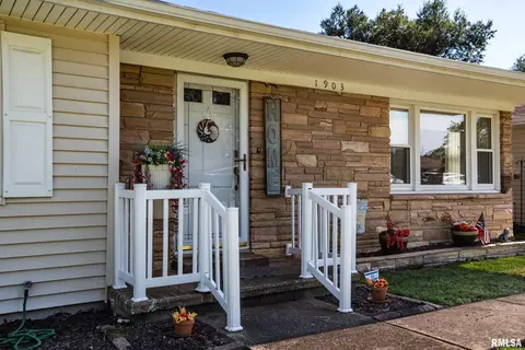 Exterior - 1903 Suzanne Dr, Marion, IL 62959 photo 2 of 8