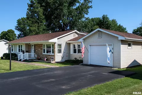 Exterior - 1903 Suzanne Dr, Marion, IL 62959 photo 3 of 8