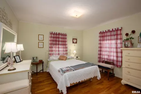 Bedroom - 1903 Suzanne Dr, Marion, IL 62959 photo 2 of 2