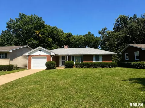 2711 W Castle Ct, Peoria, IL 61614