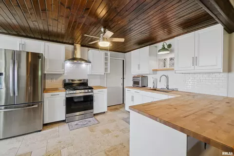 Kitchen - 383 State Route 40, Edelstein, IL 61526 photo 1 of 3