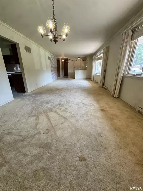 Living - 501 W Crestwood Dr, Eureka, IL 61530 photo 2 of 4