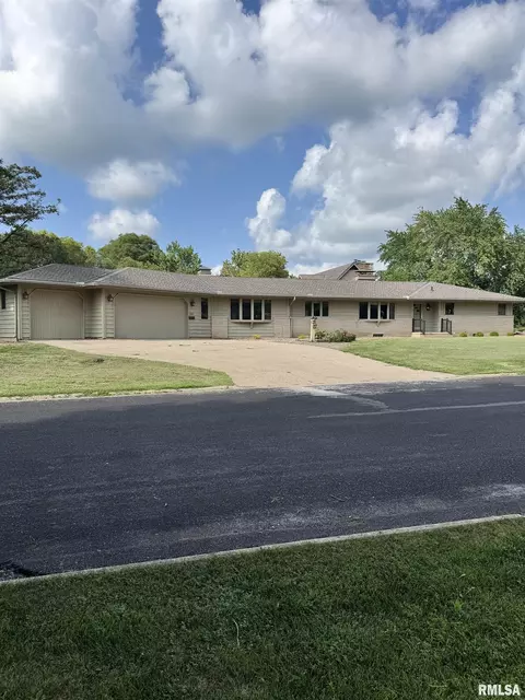 Other - 501 W Crestwood Dr, Eureka, IL 61530 photo 2 of 10