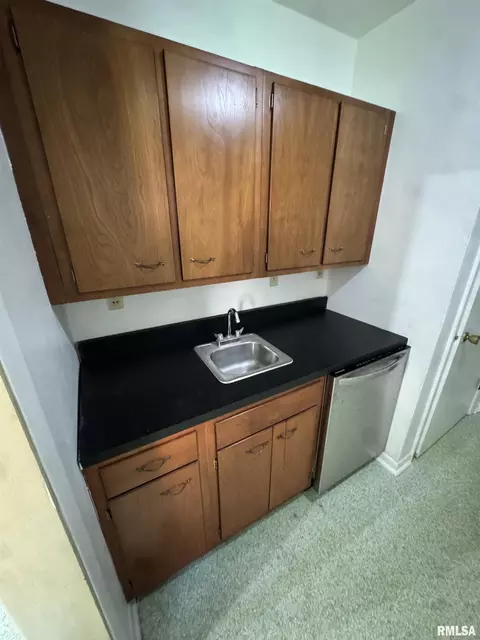 Kitchen - 501 W Crestwood Dr, Eureka, IL 61530 photo 3 of 4