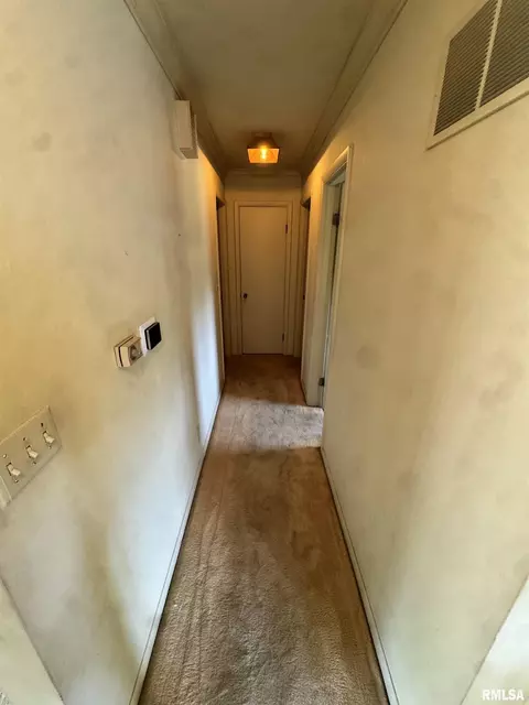 Entry Way - 501 W Crestwood Dr, Eureka, IL 61530 photo 1 of 2