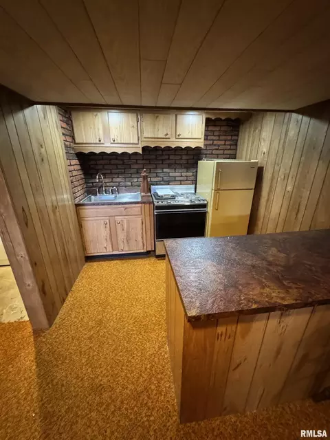 Kitchen - 501 W Crestwood Dr, Eureka, IL 61530 photo 4 of 4