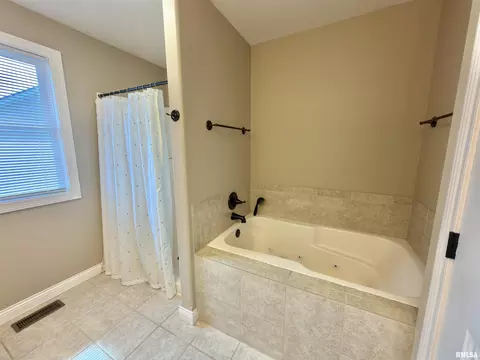 Bath - 1400 Jadens Way, Washington, IL 61571 photo 3 of 6