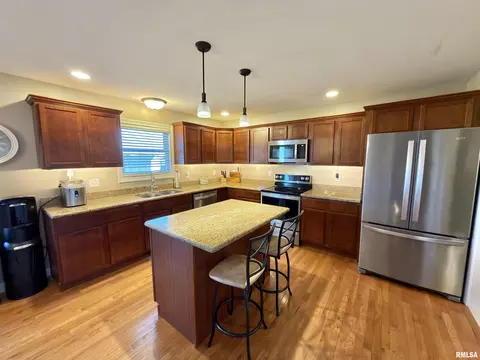 Kitchen - 1400 Jadens Way, Washington, IL 61571 photo 3 of 3