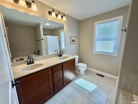 Bath - 1400 Jadens Way, Washington, IL 61571 photo 4 of 6