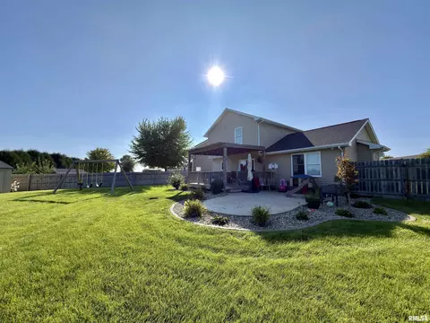 Exterior - 1400 Jadens Way, Washington, IL 61571 photo 4 of 6