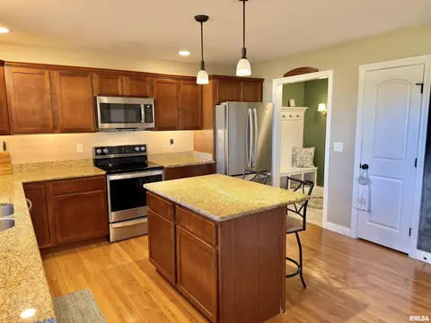Kitchen - 1400 Jadens Way, Washington, IL 61571 photo 2 of 3