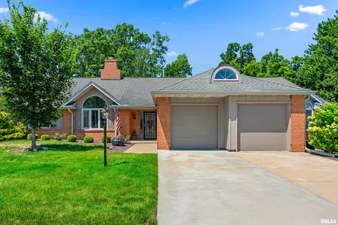 7411 N Brittany Park Pl, Peoria, IL 61614