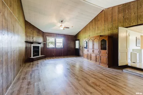 Living - 3012 Eden Park Dr, Herrin, IL 62948 photo 7 of 8