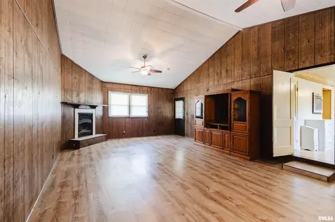 Living - 3012 Eden Park Dr, Herrin, IL 62948 photo 5 of 8