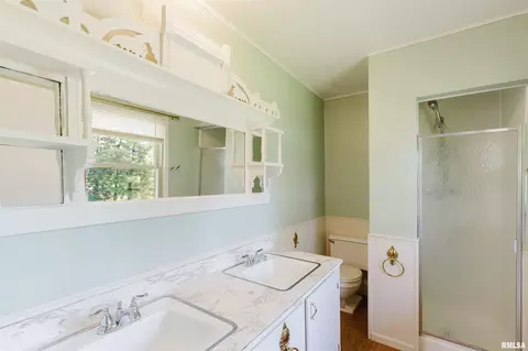 Bath - 3012 Eden Park Dr, Herrin, IL 62948 photo 4 of 6